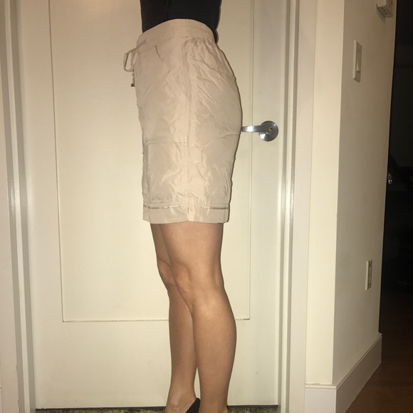 NWT • WHITE HOUSE BLACK MARKET CREAM SAFARI SKIRT - Picture 2 of 4